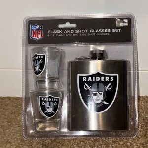 NWT - Official NFL Raiders Silver Flask and Shot Glass Set